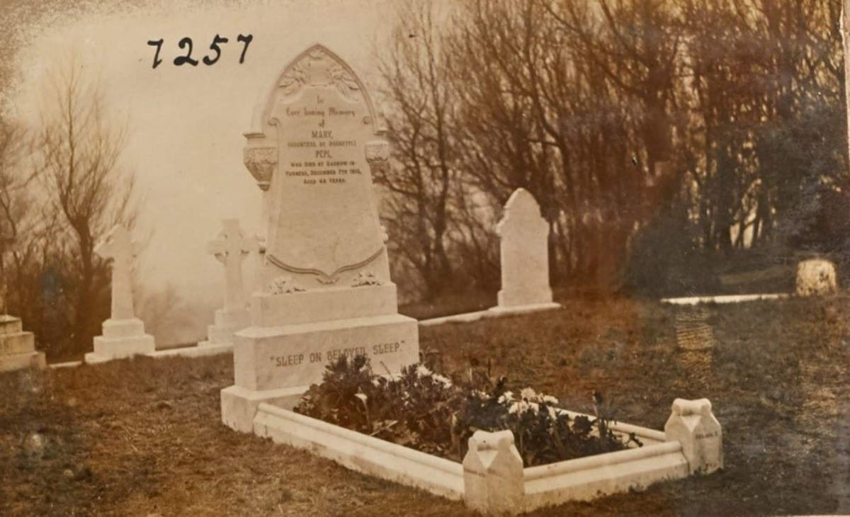 7257 Grave of Rino and Mary Pepi at Barrow nc