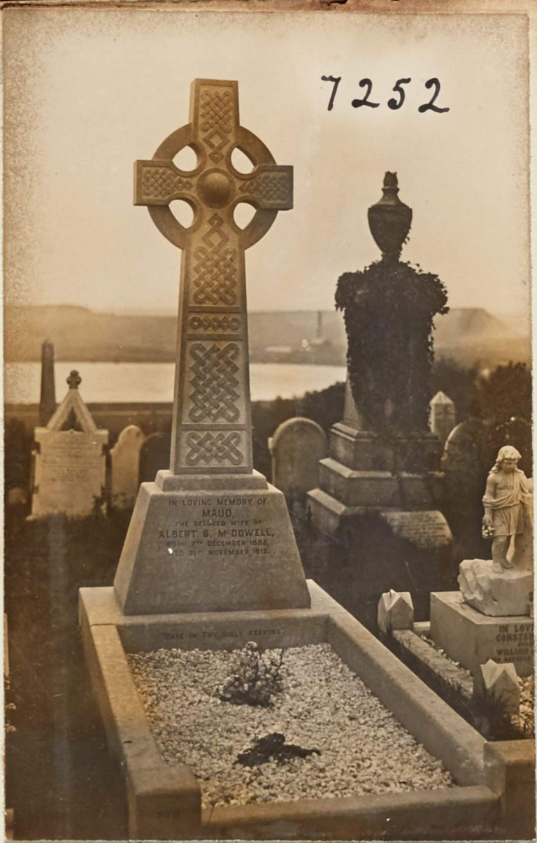 7252 Gravestones Mrs Maud McDowell