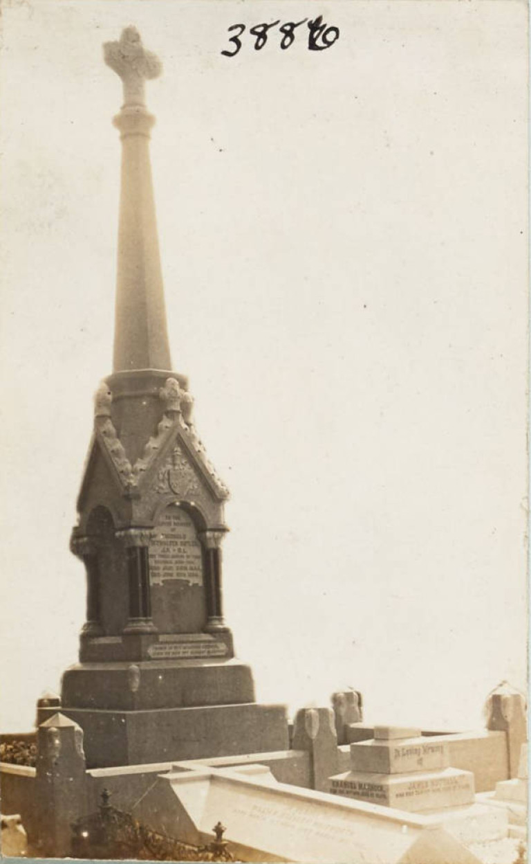 nc 3886 Grave of Theobald Butler