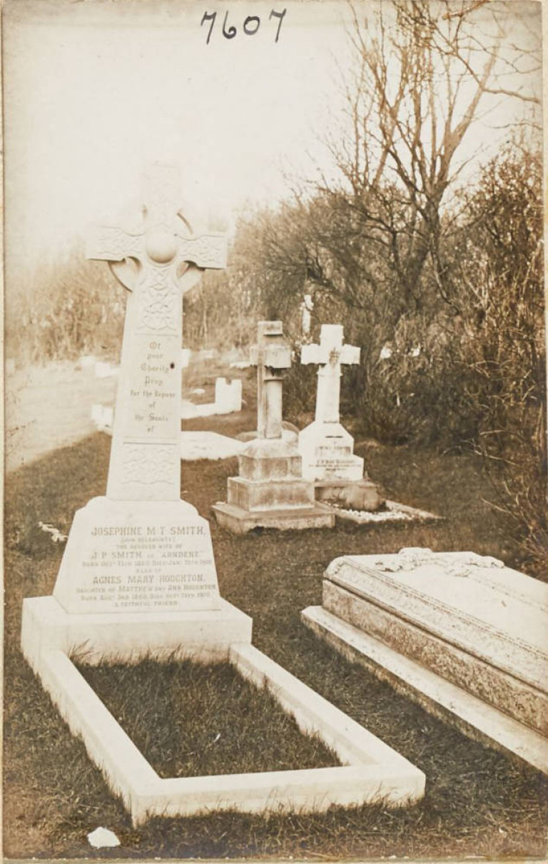 7607 Mrs Smith gravestone nc